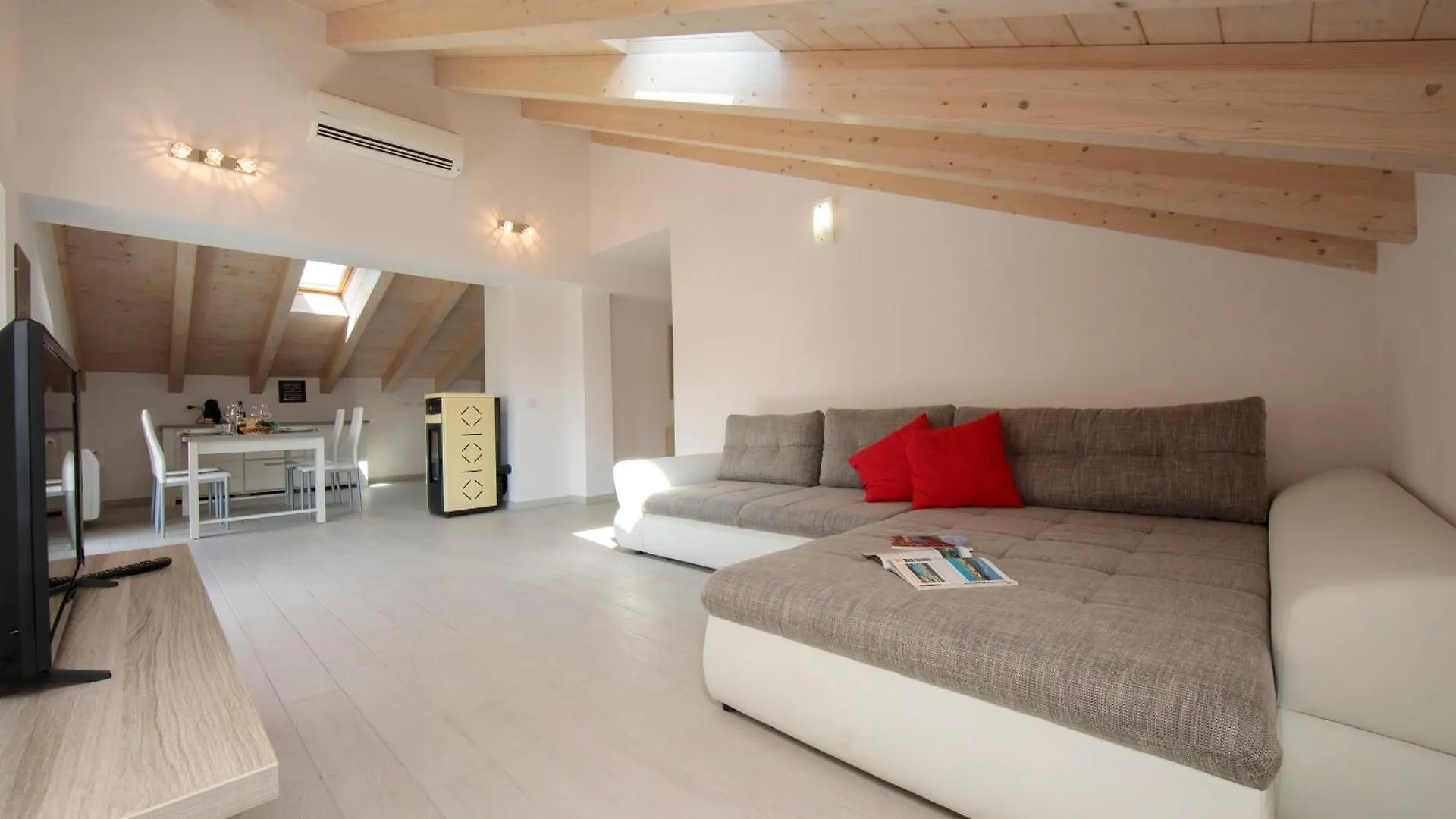 Silver Lake Apartment Angera