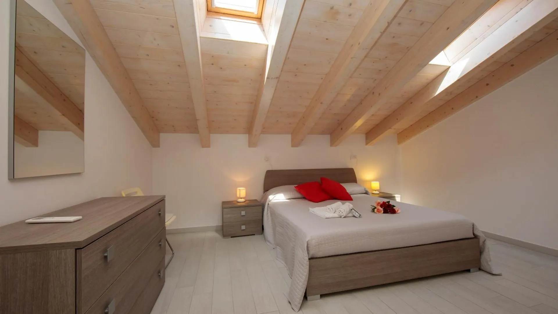 Silver Lake Apartment Angera Italien