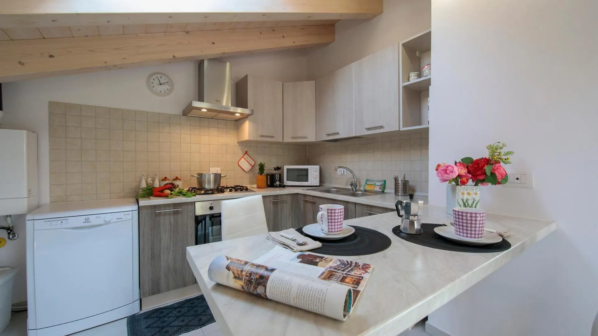 Silver Lake Apartment Angera 0*,