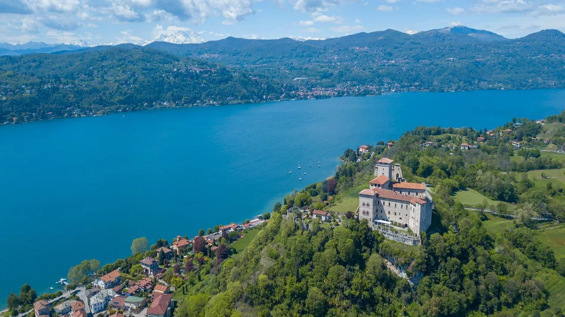 Silver Lake Apartment Angera Italien