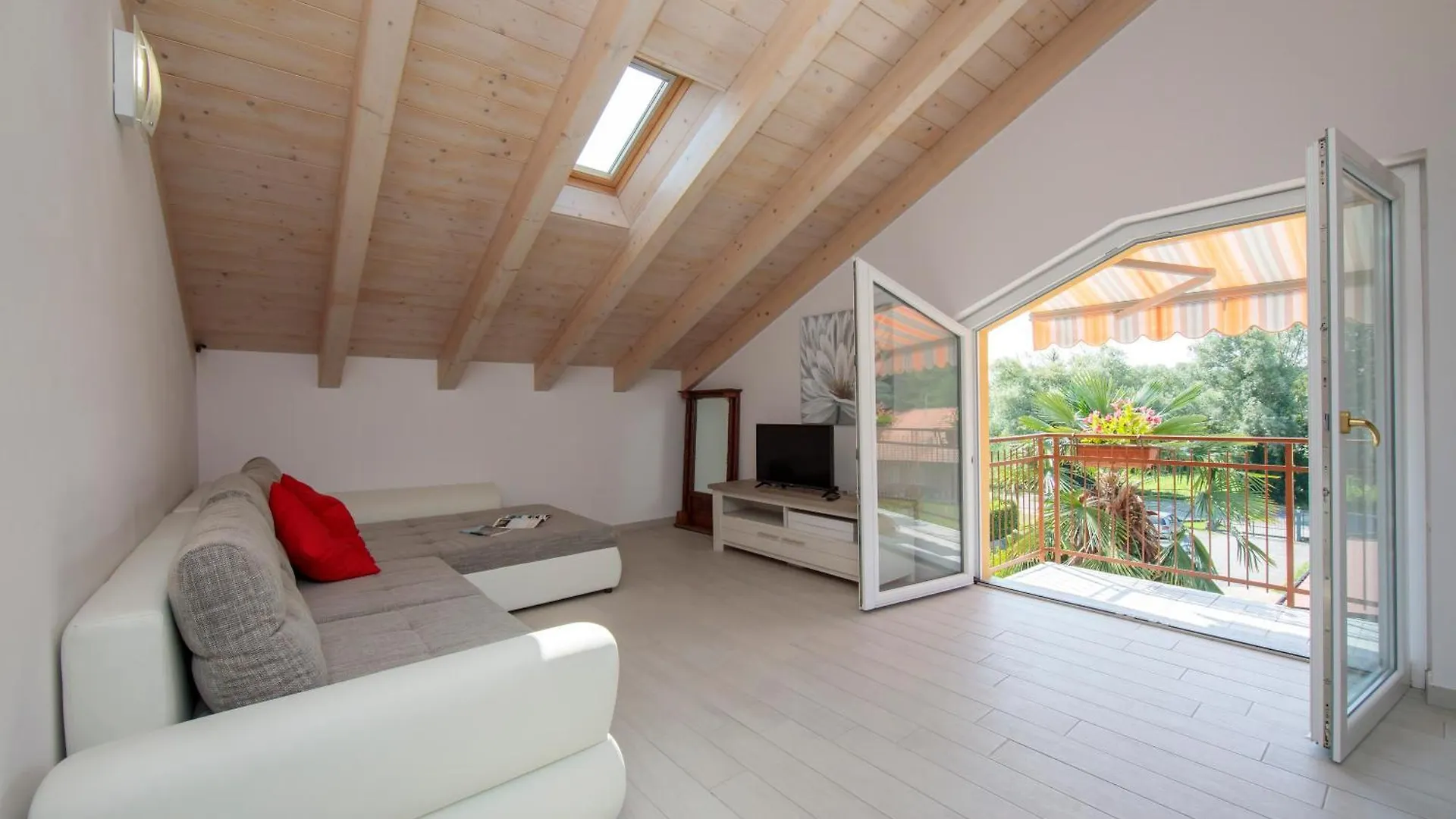 Silver Lake Apartment Angera