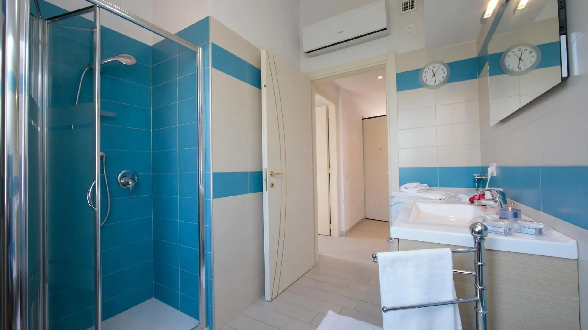 Silver Lake Apartment Angera 0*,  Italien