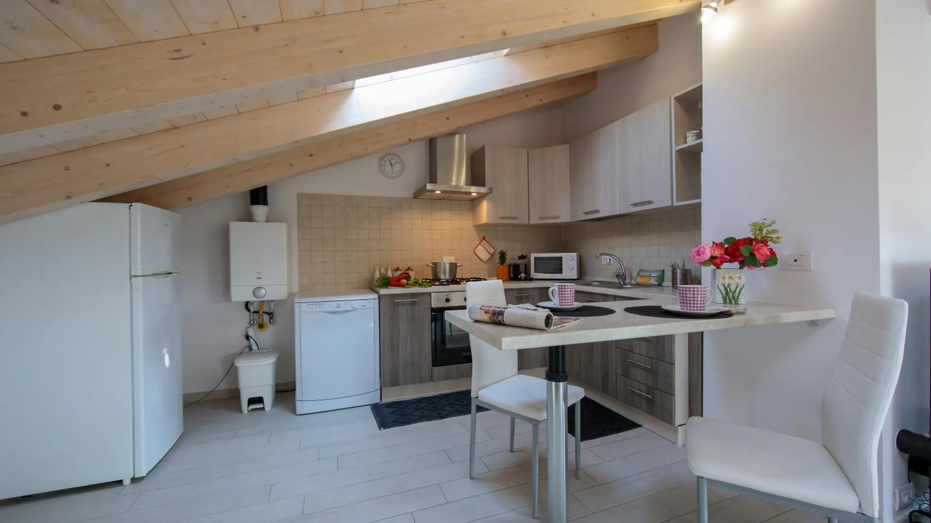 Silver Lake Apartment Angera Italien